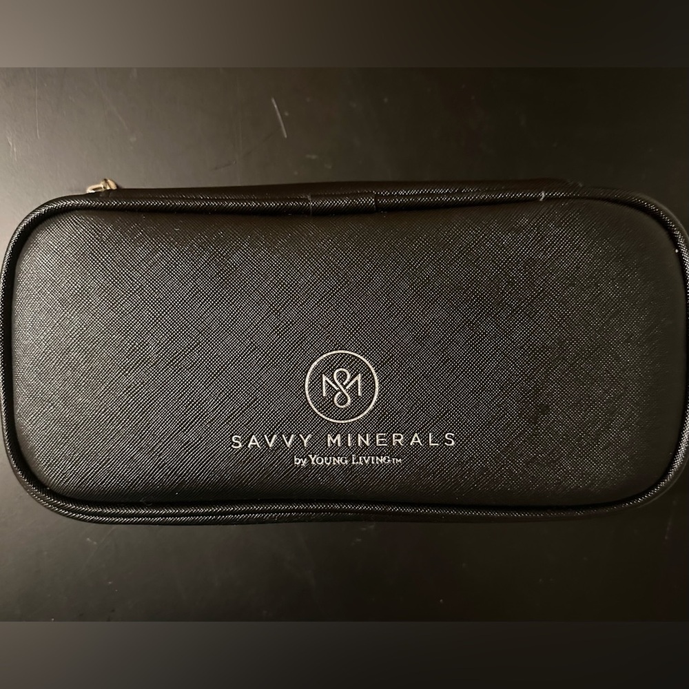 NEW Young Living Savvy Minerals brush set